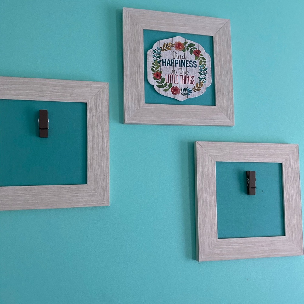 3 Hanging Canvas Frames with Picture Clips